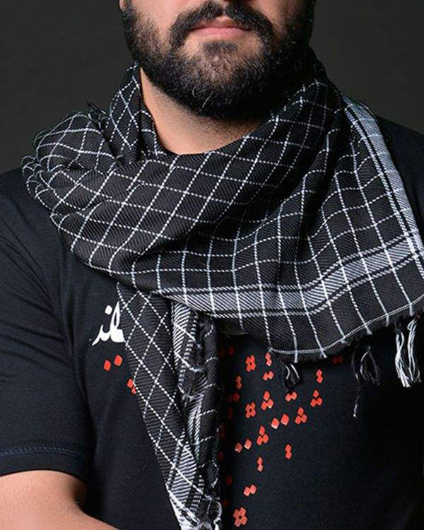  استفاده از چفیه فلسطینی به عنوان شال گردن 
